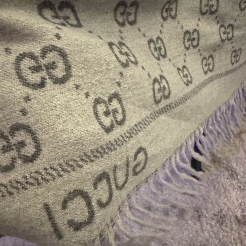 Gucci Light Gray GG Patterned Scarf - Picture 5 of 10